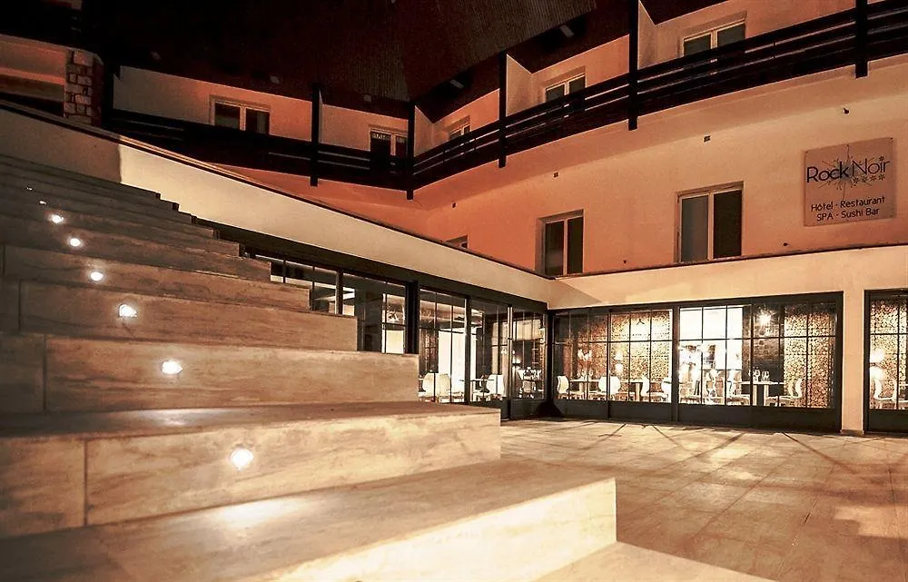 Rock Noir & Spa La Salle-les-Alpes 4*,